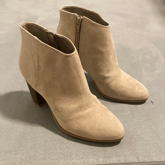 Old Navy Shoes | Tan Womens Heeled Booties. Old Navy, US Womens 6. | Color: Tan | Size: 6 | Pm-97918174's Closet